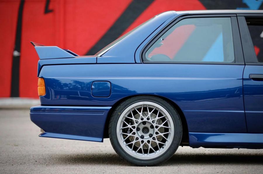 Детали экстерьера BMW M3 Coupe (E30) 1988 года  (фото 35 из 118)